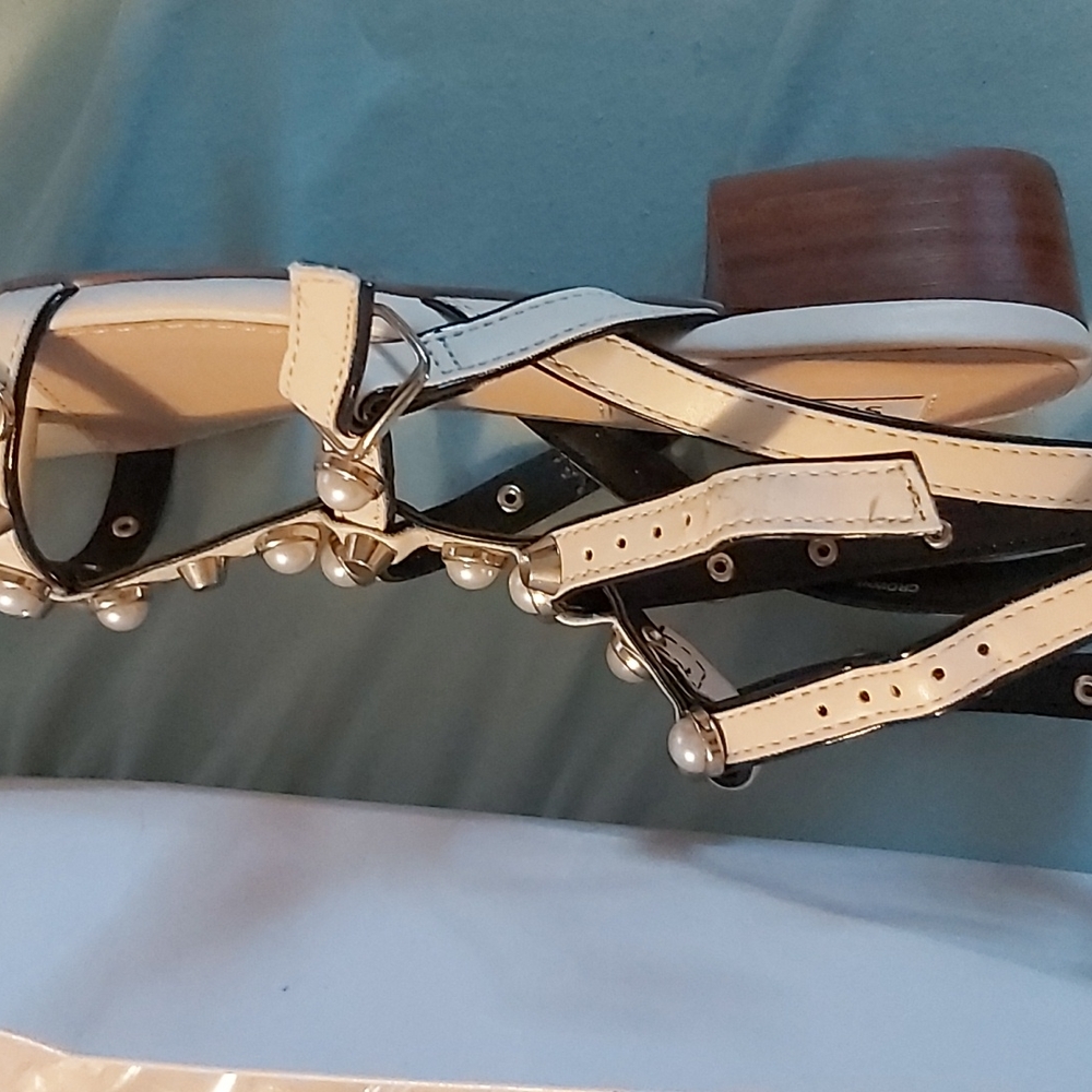 Steve Madden Pearl-Embellished Nude and Black T-Strap Sandals - Picture 11 of 11